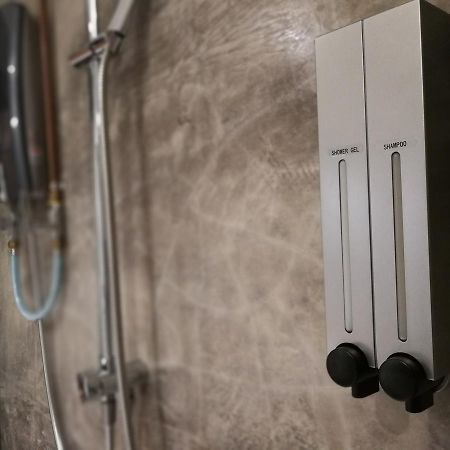 קואלה טרנגאנו The Rise Room מראה חיצוני תמונה A shower dispenser