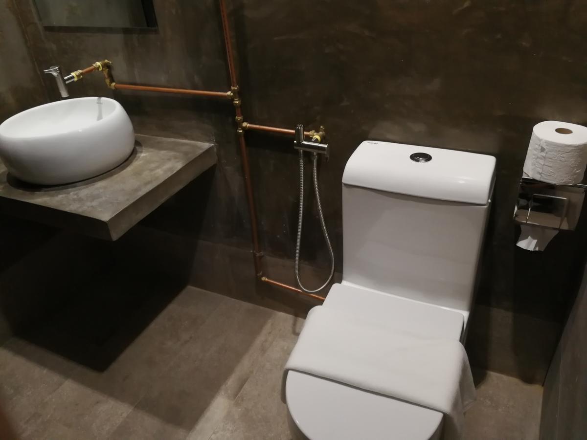 קואלה טרנגאנו The Rise Room מראה חיצוני תמונה A modern toilet